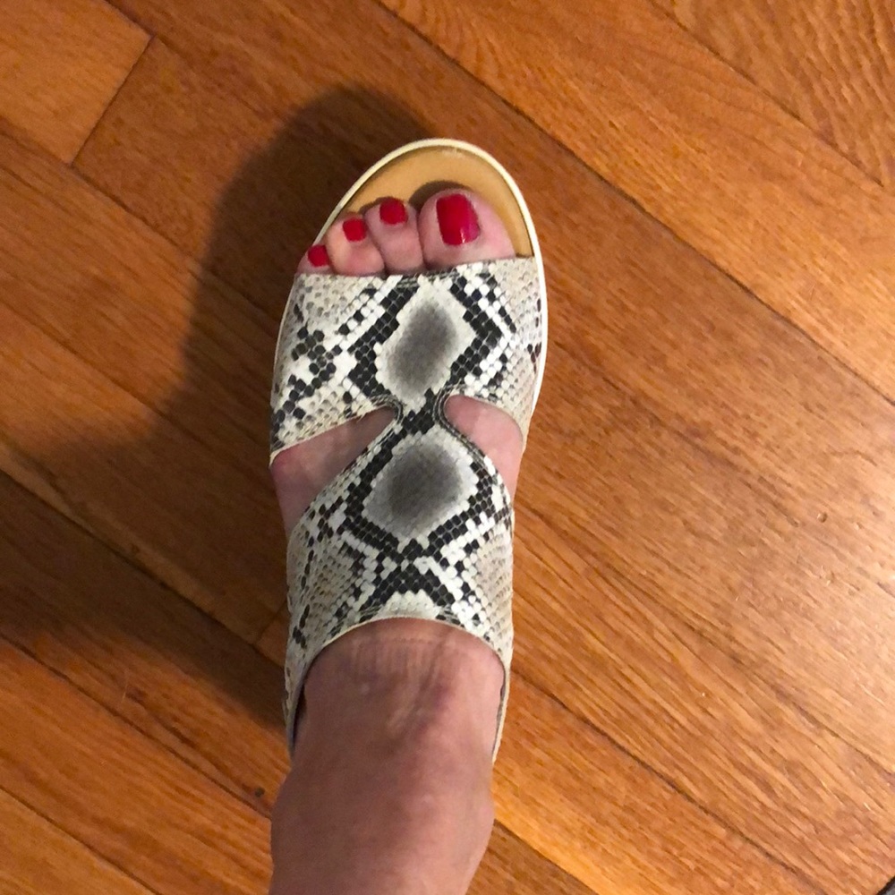 Fashionable Snakeskin Sandals Sz 8